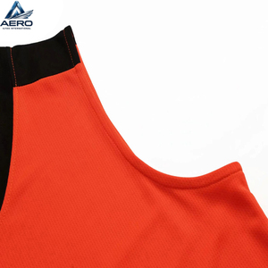 Uniforme de Baloncesto Deportivo Personalizado de Última Moda en Color Negro y Naranja de Alta Calidad - Product Image 4