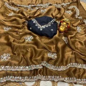 Sari de Seda Lujoso con Adornos Originales Glamurosos Hechos a Mano y Blusa con Cuentas a Juego, Prenda Étnica de Moda - Product Image 1