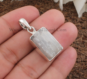 จี้เซเลไนต์สีขาวธรรมชาติทรงสี่เหลี่ยมผืนผ้า ชุบแพลตตินัม สร้อยคอพลอย เครื่องประดับวินเทจ สำหรับทุกเพศ เหมาะสำหรับวันครบรอบ - Product Image 6