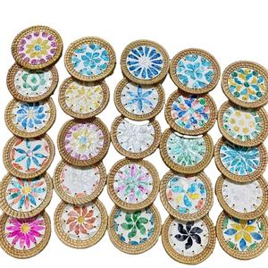 Plato de Cerámica y Ratán Hecho a Mano de Primera Calidad, Posavasos Redondo con Diseño Floral Clásico, Decoración y Regalo para las Fiestas, Hecho en Vietnam - Product Image 1