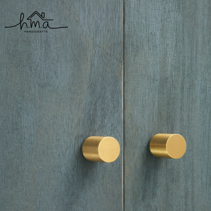 Bouton de meuble cylindrique moderne en laiton massif, finition or brossé, bouton de tiroir minimaliste pour armoire de cuisine, armoire et mobilier - Product Image 1