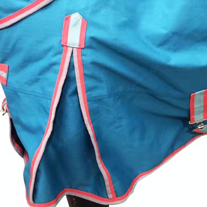 Manta Impermeable para Caballo con Cuello Alto, 3 Correas para las Patas, Doble Cierre Frontal en el Pecho, Gran Solapa para la Cola, Poliéster Ripstop 600D - Product Image 6