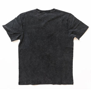 เสื้อยืดผู้ชายทรงสบายแบบย้อมสีเอซิดพร้อมโลโก้พิมพ์ลายสกรีน - Product Image 5