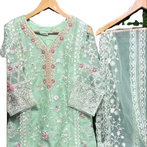 Nouvel organza de créateur pakistanais avec Kurtis de travail de broderie avec broderie en soie et filet Duppata - Product Image 1