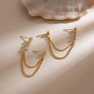 Modernos Pendientes de Cadena de Acero Inoxidable Chapados en Oro de 18K con Borla de Circonitas para Perforación Doble - Product Image 3