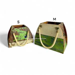 Pots de fleurs / Sacs à fleurs en bois de bateau recyclé couleur naturelle pour la maison, le jardin et l'extérieur, jardinière décorative pyramide en rotin/Mendong, taille moyenne - Product Image 1