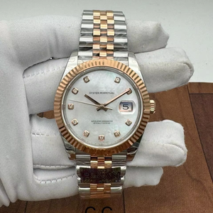 Reloj Automático de Alta Calidad de Dos Tonos en Oro Rosa de 40 mm con Esfera de Nácar, Marcadores de Diamantes, Brazalete Vintage y Movimiento ETA - Product Image 1