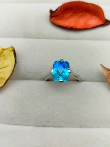 Bague en quartz arc-en-ciel Paraiba, bijou en pierre précieuse naturelle vibrante, bague de cocktail chic, cadeau artisanal fait main pour femmes - Product Image 1
