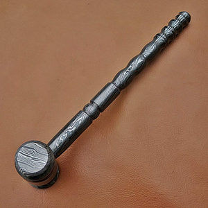 Marteau en acier de Damas forgé à la main, marteau décoratif en acier, artisanat traditionnel, tête en métal à motifs, manche en bois - Product Image 2