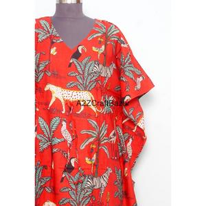 Vestido Maxi Ajustado sin Mangas con Cuello en V y Estampado Floral Indio de Algodón Ecológico - Diseño Casual y Sexy con Logotipo Frontal para Uso Diario de Mamás - Product Image 2
