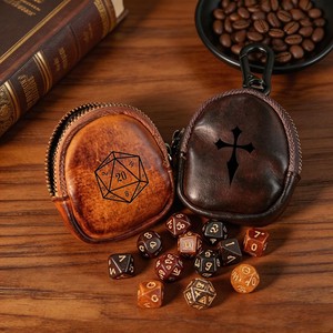 Sac à dés classique en cuir PU fait main, porte-monnaie avec logo personnalisé pour les jeux de rôle Dungeons and Dragons - Product Image 1