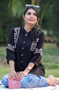 Tunique élégante noire en rayonne et viscose brodée pour femme – Tenue décontractée et chic - Product Image 3