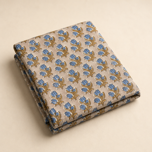 Tissu en coton imprimé à la main, motif floral Buta beige et bleu, doux et respirant, idéal pour la confection de robes, de Kurta et la décoration intérieure. - Product Image 1
