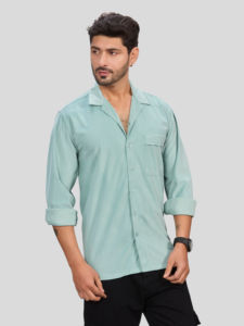เสื้อเชิ้ตผู้ชายสีฟ้าอ่อน ผ้าโพลีเอสเตอร์รักษ์โลก แขนยาว ปกคอพับ สีพื้น ระบายอากาศ ป้องกันรังสียูวี แห้งเร็ว เหมาะสำหรับฤดูหนาว - Product Image 1