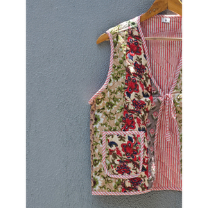 Chaleco acolchado de algodón con patchwork floral hecho a mano, sin mangas, para mujer, estilo vintage bohemio, ropa de verano, regalo para ella. - Product Image 2