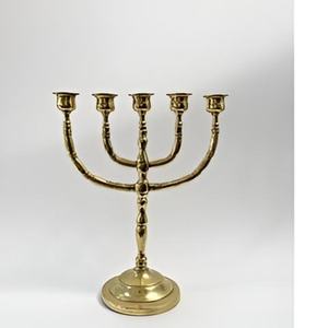 Ménorah miniature en laiton doré pour la maison, les villas, éclairage de table, utilisation décorative, porte-bougie Hanouka. - Product Image 3