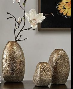 Jarrón de Flores de Hierro y Aluminio, Acabado Dorado, Diseño Moderno, Hecho a Mano, Ecológico, Ligero, de Alta Calidad para Hogar y Hotel - Product Image 3