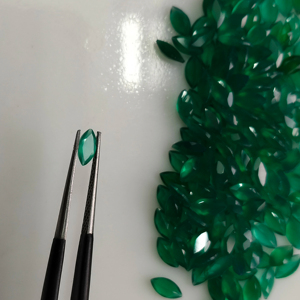 Onyx vert naturel 6x3MM taille marquise, pierres précieuses de qualité supérieure pour la fabrication de colliers - Product Image 1