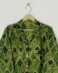 Conjunto de Pijama para Mujer con Estampado Artesanal Verde, Cuello Camisero, Manga Tres Cuartos, Cierre de Botones, Ropa de Dormir, Ropa de Estar por Casa para Verano - Product Image 5