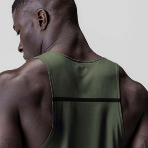 เสื้อกล้ามออกกำลังกายผู้ชายสีเขียวมะกอกแบบกำหนดเอง ทรง Racerback แห้งเร็ว ระบายอากาศได้ดี ผลิตจากโพลีเอสเตอร์/คอตตอน สำหรับเล่นกีฬาและเพาะกาย - Product Image 6
