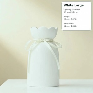 Vase en porcelaine blanche en forme de tulipe avec bord festonné et nœud en ruban, décoration minimaliste pour table, 8-16 pouces, finition mate - Product Image 2