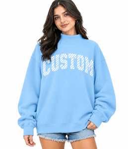 เสื้อสเวตเชิ้ตผ้าฟลีซคอเต่าทรงโอเวอร์ไซส์สำหรับผู้หญิง พิมพ์ลายโลโก้ตามสั่ง พร้อมลายเส้นด้านหน้า - Product Image 1