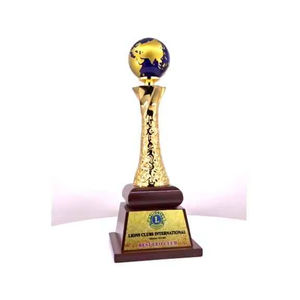 Trofeo Globo de Oro con Base de Madera, Reconocimiento de Excelencia Corporativa, 12 Pulgadas - Product Image 1