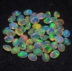 Ópalo natural multicolor facetado, ópalo etíope Welo de forma ovalada con juego de colores para la fabricación de joyas. - Product Image 4