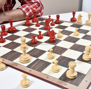 Exquisito tablero de ajedrez de cuerno hecho a mano y Juego de piezas Una obra maestra en artesanía - Product Image 4