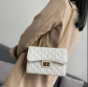 Sac fourre-tout carré en cuir véritable pour femme, motif losanges, fermeture à rabat, bandoulière chaîne, logo, capacité 1L, idéal pour mariage - Product Image 1