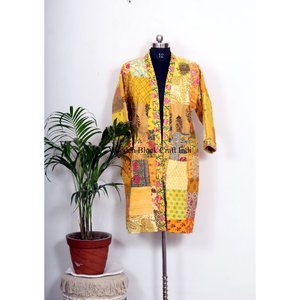 Kimono Kantha Multicolor de Seda con Parches Hechos a Mano, Túnica Kantha Única para Invierno, Chaqueta Kimono India con Parches a Precio de Fábrica - Product Image 3