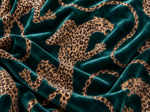 Tissu de rembourrage en velours vert turquoise à imprimé léopard pour la rembourrage de chaises et de canapés - Product Image 5