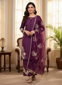 Ensemble Salwar Kameez traditionnel indien pakistanais pour femmes, violet, brodé, en polyester, longueur cheville, tenue décontractée, coupe régulière - Product Image 1