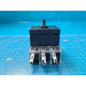 Protecteur de circuit 3 pôles Fuji CP33E/5, utilisé comme pièce détachée pour équipement semi-conducteur d'époque - Product Image 6
