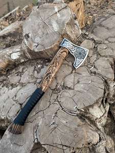 Hache de survie multi-usage en acier à haute teneur en carbone, fabriquée à la main, pour le camping et les activités de plein air, manche en bois de rose industriel, cuir, 1,5 kg - Product Image 3
