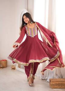 Presentamos para esta temporada de bodas nuestro nuevo traje Salwar Tulip Farshi de diseñador con top acampanado reversible y elástico para Diwali. - Product Image 4