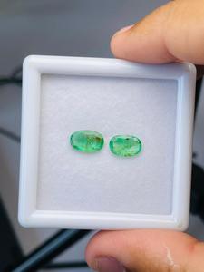 Paire d'émeraudes naturelles de Zambie, taille ovale, 2,02 carats, qualité AAA, belle couleur, coupe et polissage parfaits pour la création de bijoux. - Product Image 6
