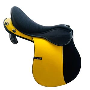 Silla de Montar Inglesa de Resistencia Sintética Duradera, Armazón de Plástico Reforzado Ligero, Asiento Acolchado Suave, Resistente al Agua, Fácil de Limpiar - Product Image 1