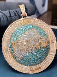 Pendentif personnalisé de luxe en moissanite, style hip-hop, plaqué or bicolore sur argent 925, avec design cercle et lettre de nom personnalisée pour homme - Product Image 6