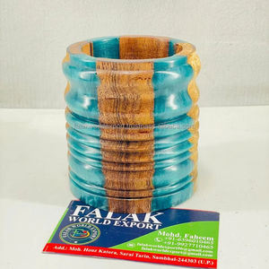 Quemador de incienso de resina y madera hecho a mano, perfecto para crear una fragancia relajante para el hogar, rituales de meditación y tiempo de relajación. - Product Image 1