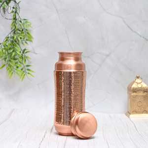 Bouteille d'eau en cuivre, design classique, portable, pour les voyages, avec couvercles et brosse de nettoyage incluses, écologique, cuivre pur ayurvédique - Product Image 4