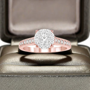 Bague d'Anniversaire Tendance de Luxe pour Femme en Or 10K Plaqué Rhodium avec Diamant de Laboratoire Solitaire Sertie en Griffes et Halo - Product Image 4