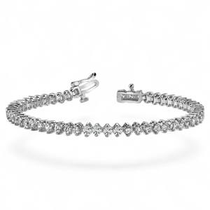 Bracelet tennis 18 carats à deux griffes - Product Image 1