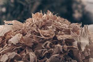 Sciure de pin naturelle et copeaux de bois de pin doux pour la litière des chevaux et des poulets, achetez en ligne à bas prix, disponible en gros - Product Image 6