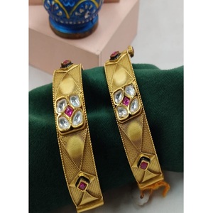 Magnifiques bracelets ouvrables en laiton plaqué or de qualité supérieure avec moissanite, deux ensembles pour femmes et filles, collection pour mariage. - Product Image 1