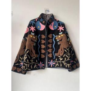 Chaqueta Corta de Terciopelo con Bordado Suzani, Blazer Artesanal Uzbeko, Ropa Bohemia, Chaqueta Tribal, Regalo para Ella - Product Image 1