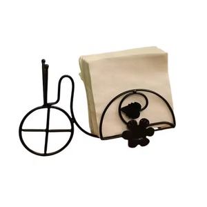 Porte-serviettes durable aux tons chauds avec base robuste et finition élégante pour un usage domestique et commercial quotidien - Product Image 2