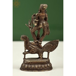 Escultura de estatua de latón de 4 pulgadas de dama tribal en Makra con artefactos de cola de pavo real - Product Image 4