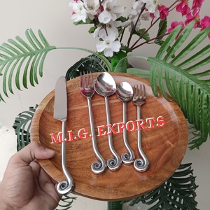 Juego de Cubiertos de Acero Inoxidable con Mango Único Hecho a Mano, Diseño en Espiral, Estilo Vintage, para Hogar y Restaurante, 5 Piezas - Product Image 4
