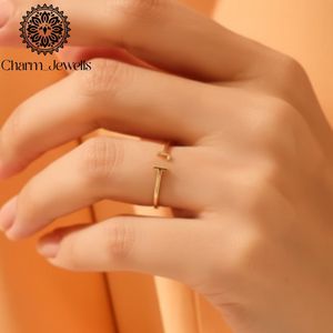 Bague de fiançailles unisexe Charm_Jewells en argent plaqué or 22 carats avec moissanite taille coussin, sertie à griffes, certifiée IGI, 3 grammes - Product Image 3